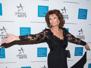 Sophia Loren does not support Plastic Surgery