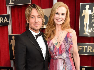 Tribute to Nicole Kidman and 2 Kids from Keith Urban at His Concert