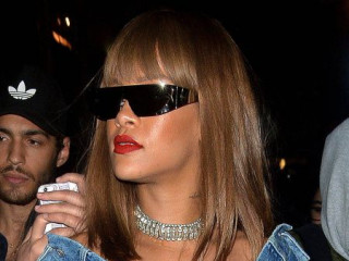 Whose Sunglasses Are Plated in Real Gold? Rihannaâ€™s Are!