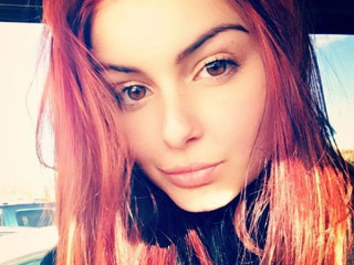 Ariel Winter and Her Red Hair: is it a Wig?