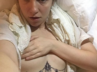 Lena Dunham Presents Her Underboob Art Work