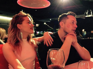 Romantic Date Of Amber Heard and Elon In Australia