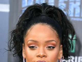 Did Rihanna Just Give the Best Glimpse of Her Fenty Beauty Line?