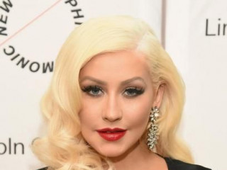Christina Aguilera bared her breasts at the photo session