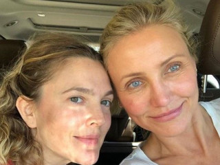 Cameron Diaz and Drew Barrymore photographed together