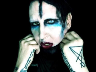 Marilyn Manson fainted on stage during the concert (VIDEO)
