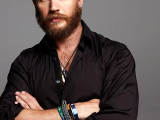 The wife took Tom Hardy away from the city