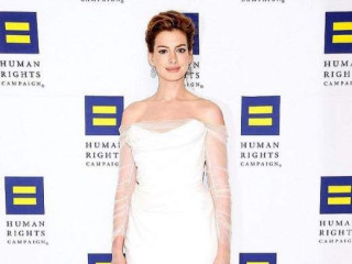 Anne Hathaway was awarded for combating gender discrimination
