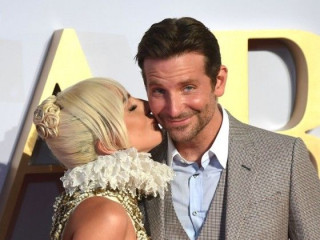 Lady Gaga kissed Bradley Cooper at the premiere in London