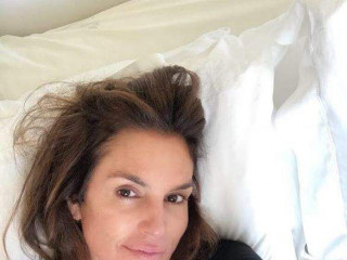 52-year-old Cindy Crawford showed how she looks without makeup