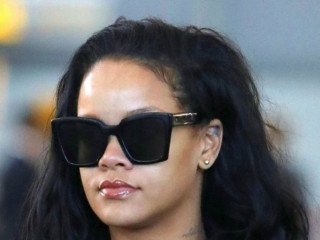 Rihanna broke up with long hair