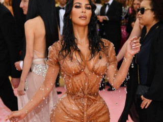 Kim Kardashian has made herself an incredibly thin waist