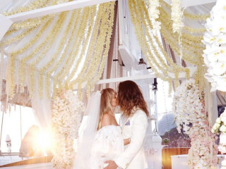 Heidi Klum posted the first photo from the wedding