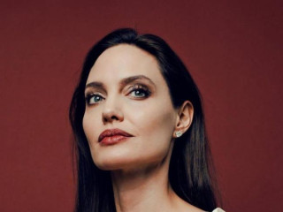 Angelina Jolie believes the world needs more "evil women"