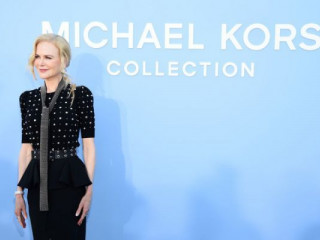 Nicole Kidman in a black jumper came to Michael Kors show 