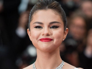 Selena Gomez was intrigued by old photos