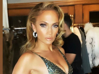 Jennifer Lopez struck a chiseled figure