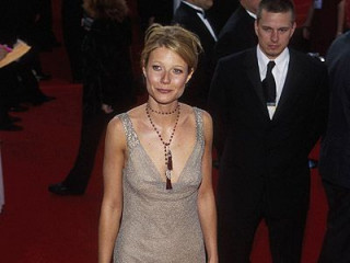 Gwyneth Paltrow has put on her Oscar dress