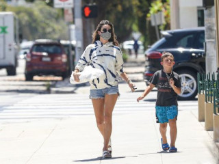 Alessandra Ambrosio and her son went to the supermarket