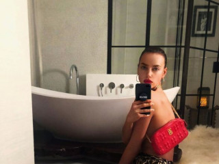 Irina Shayk showed a candid photo from the bathroom