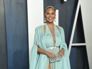Christine Teigen wants to have breast surgery again