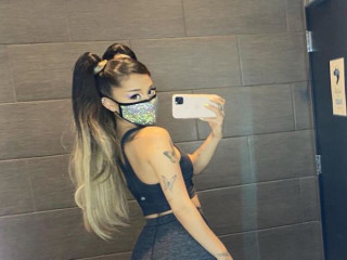 Ariana Grande shared the backstage of the new music video