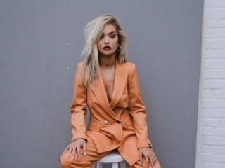 Rita Ora showed how to wear a trendy image