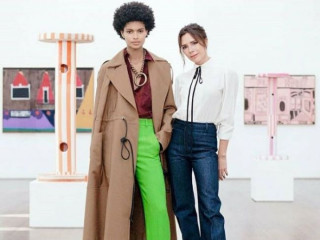 Victoria Beckham in an exemplary "office" look