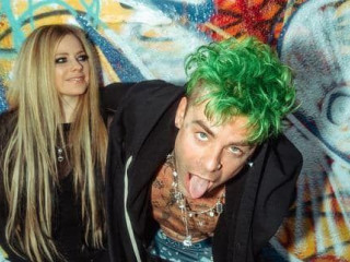 Avril Lavigne is back with a new song (VIDEO)
