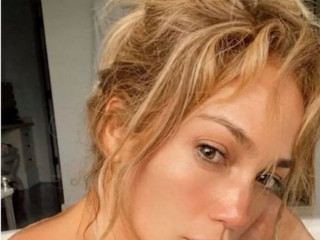 Jennifer Lopez showed herself without makeup and filters
