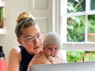 Amber Heard posted a new photo with her three-month-old daughter