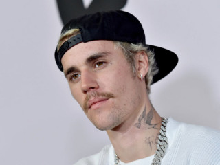 Successful Canadian singer Justin Bieber broke a new music record