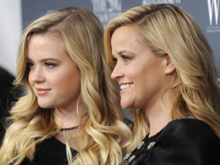 Reese Witherspoon boosts self-esteem at the expense of her daughter