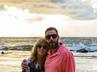 Jennifer Aniston and Adam Sandler together in Hawaii