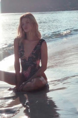 Rosie Huntington-Whitely Unveils New Swimsuit Models