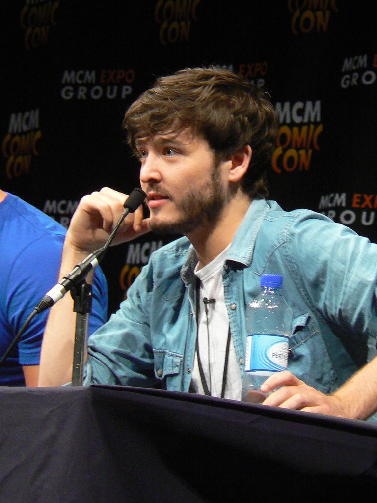 Alexander Vlahos photo #538996