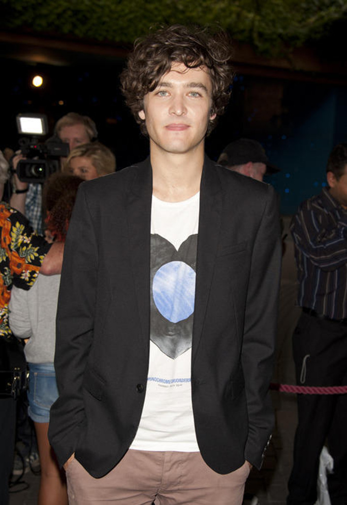 Alexander Vlahos photo #535254