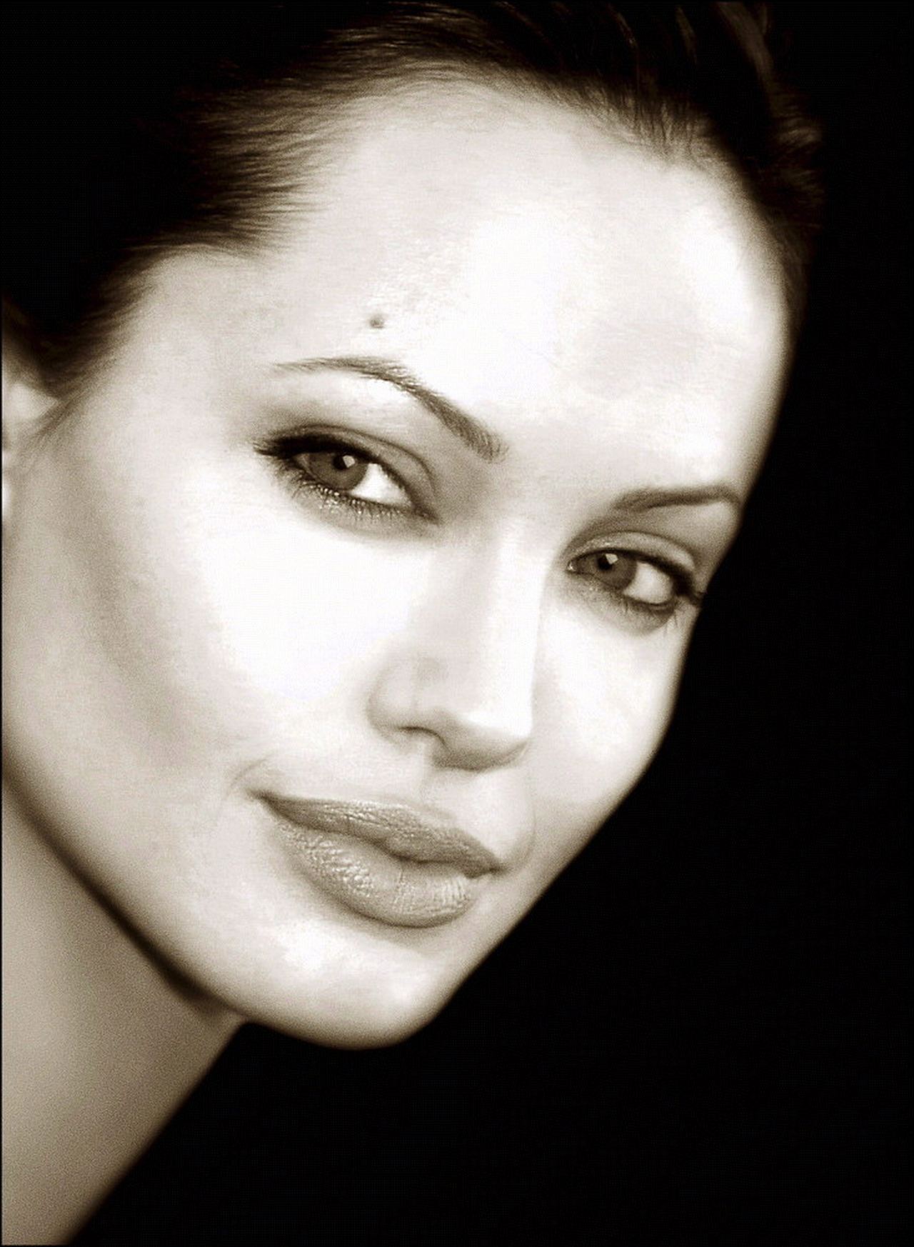 Angelina Jolie photo #29100