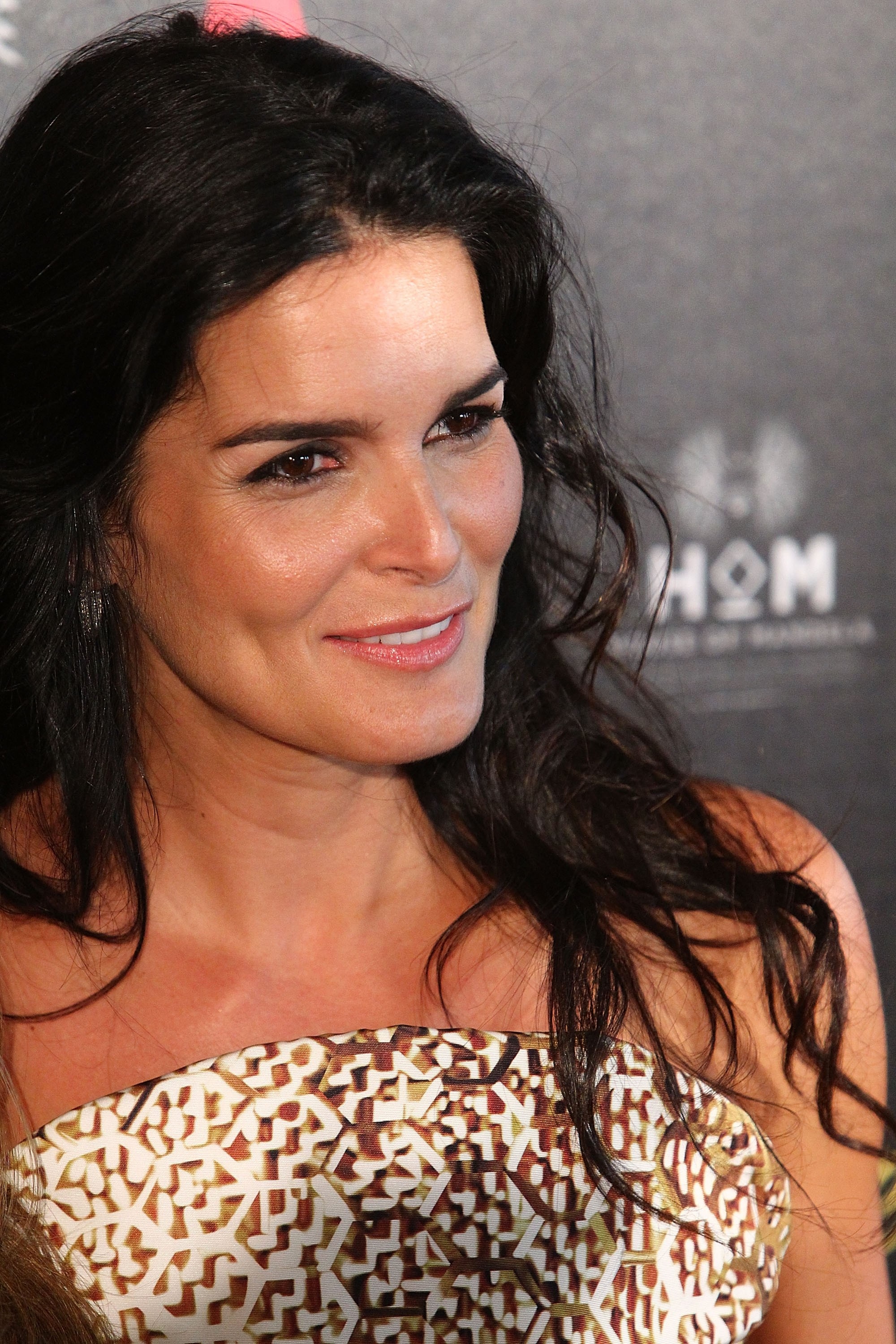 Angie Harmon photo #393525