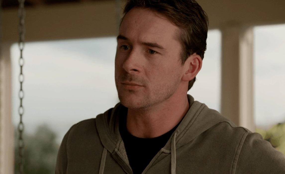 Barry Sloane photo #949306