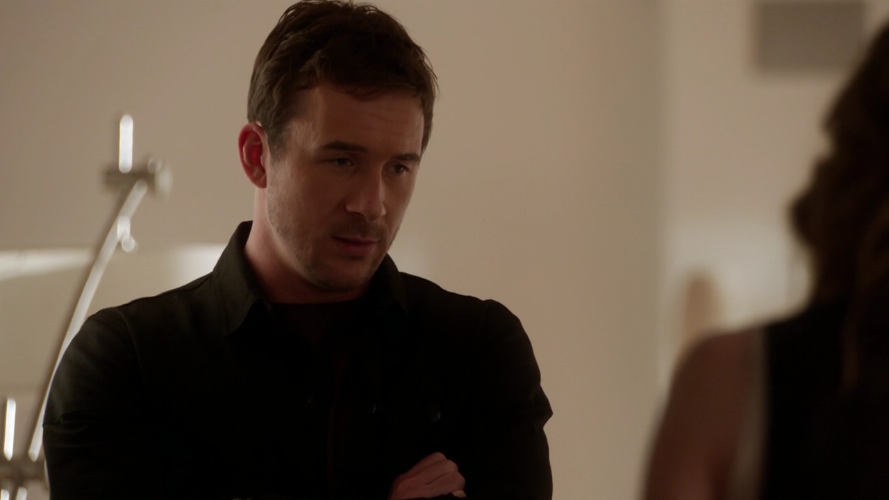 Barry Sloane photo #954279