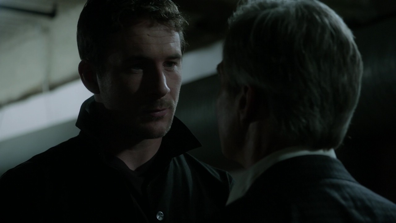 Barry Sloane photo #954281