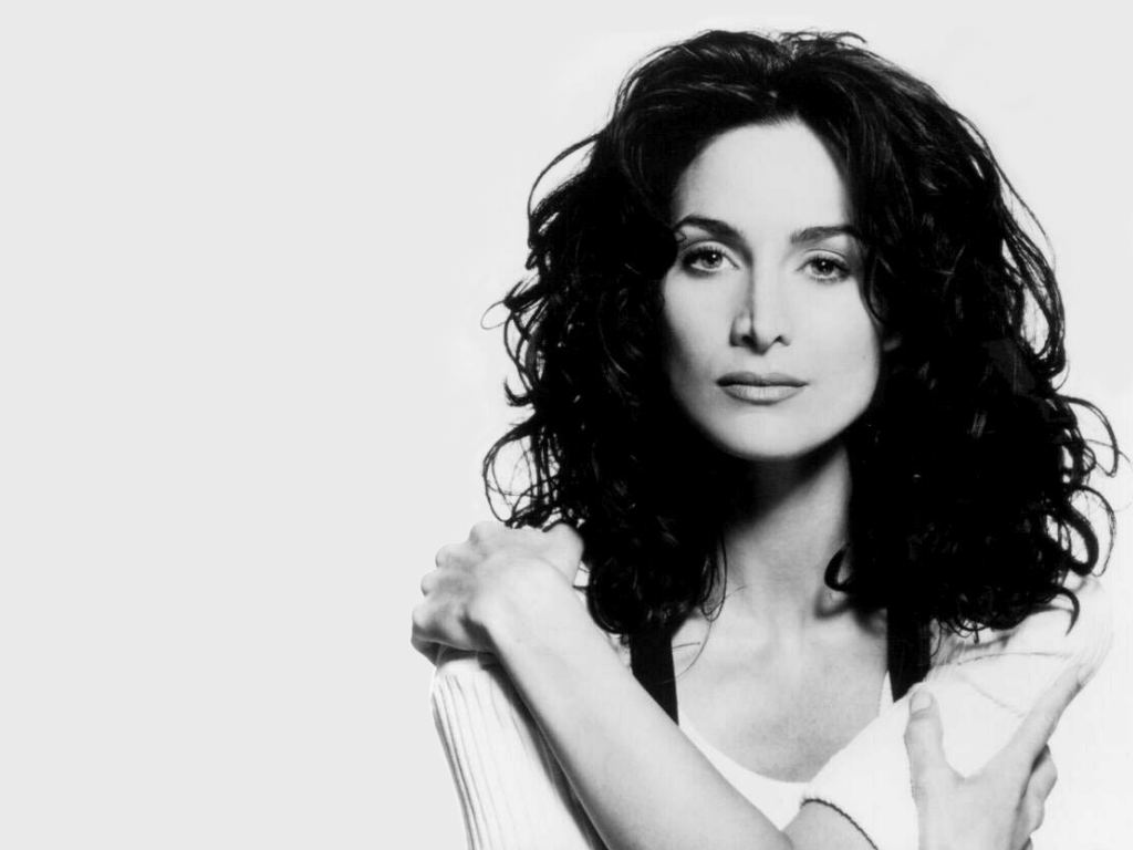 Carrie Anne Moss photo #157605