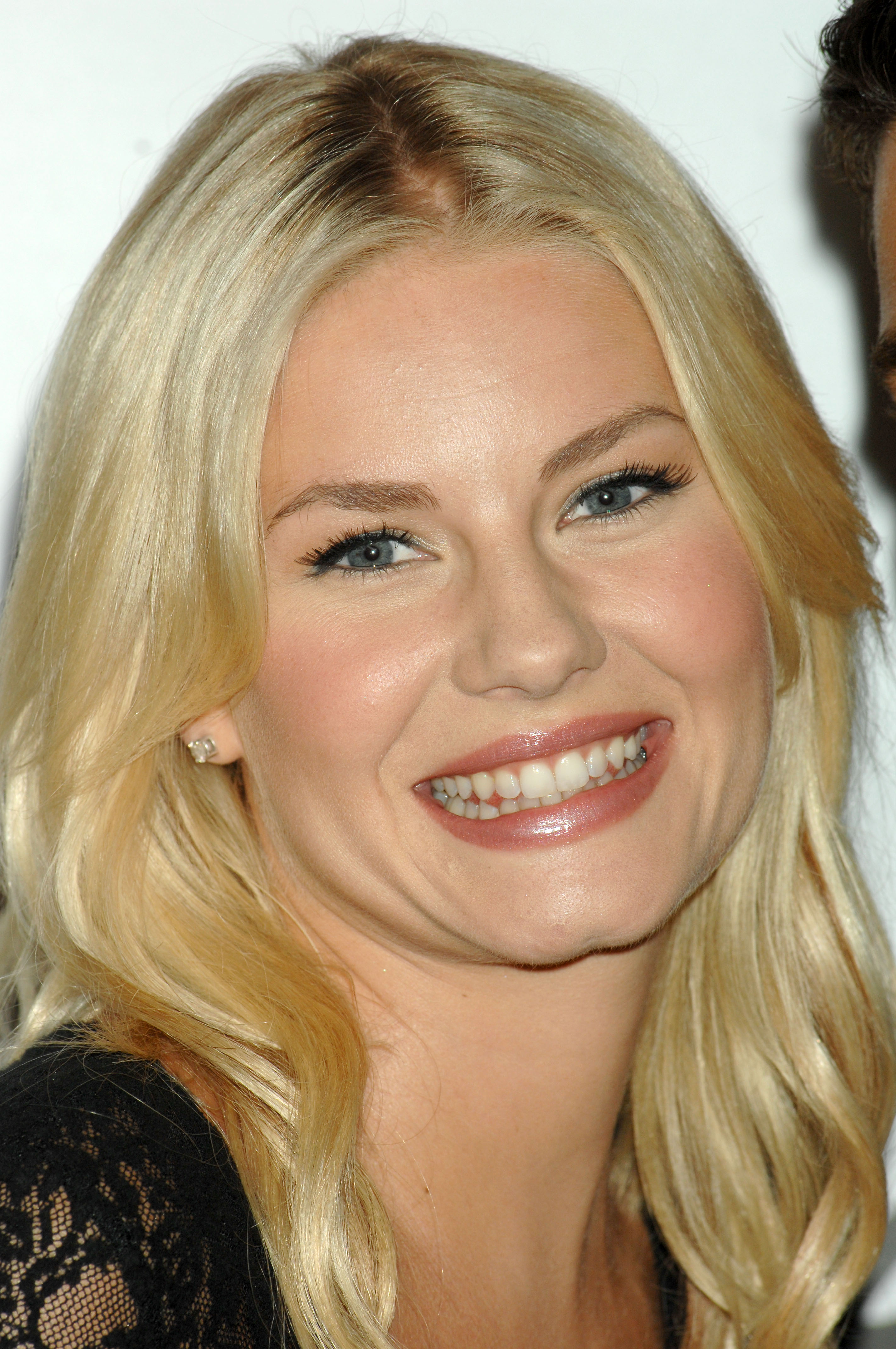 Elisha Cuthbert photo #307235