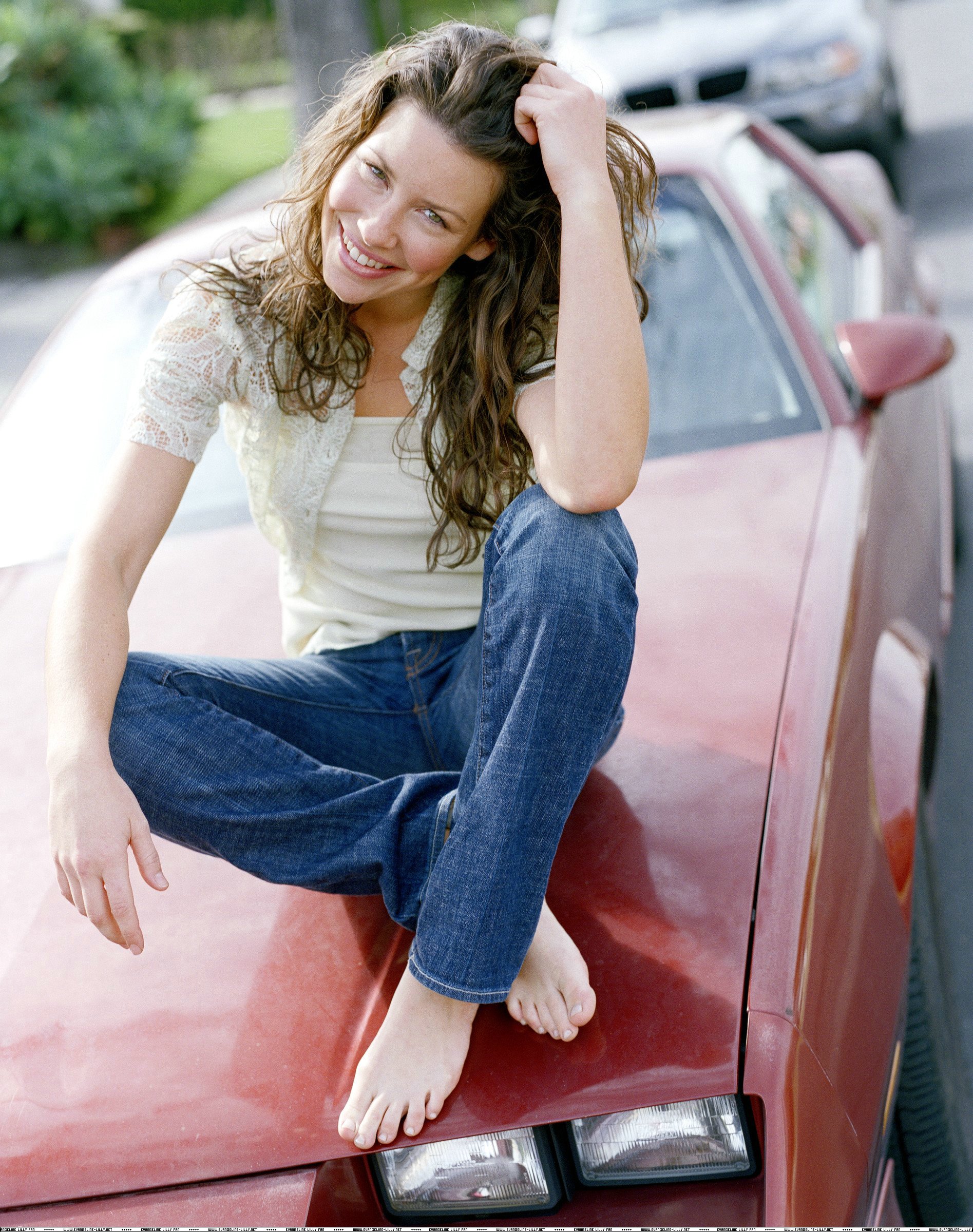 Evangeline lilly barefoot