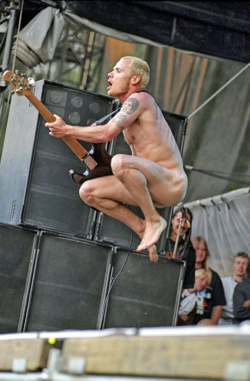 Flea playing naked