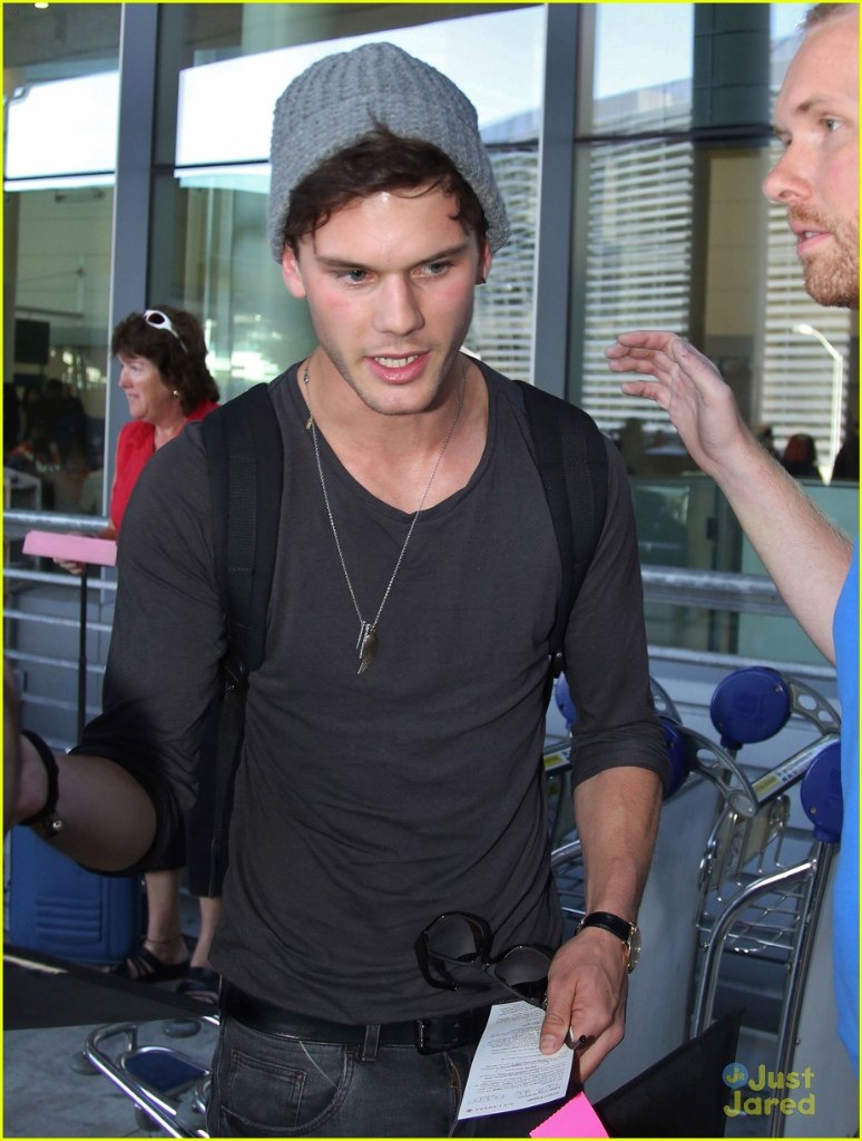 Jeremy Irvine photo #597364