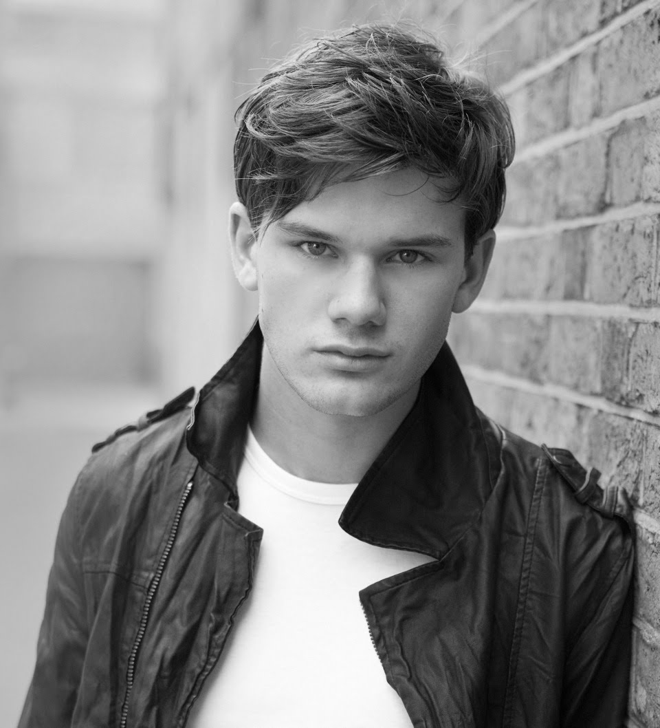 Jeremy Irvine photo #590031