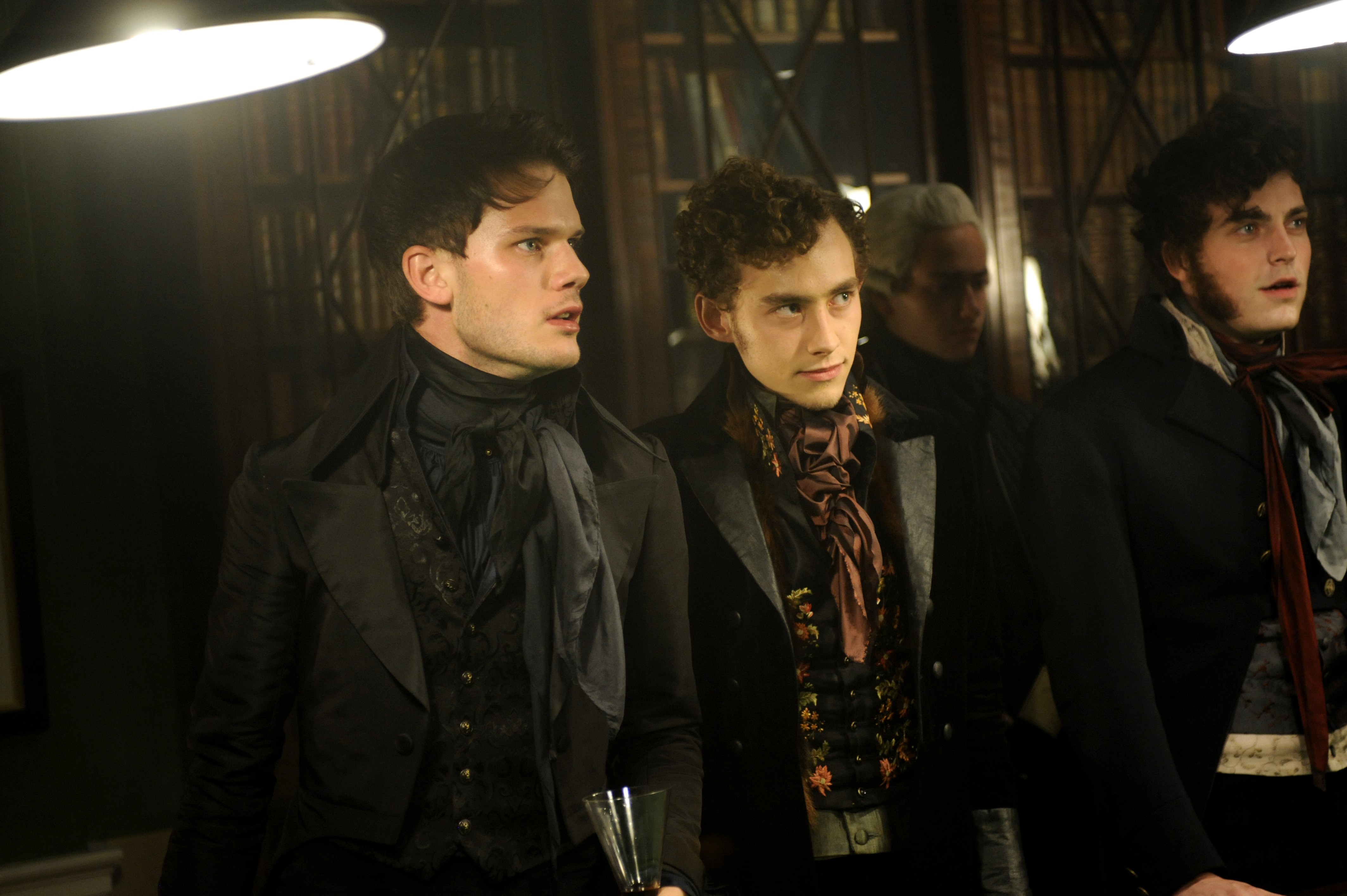 Jeremy Irvine photo #590038