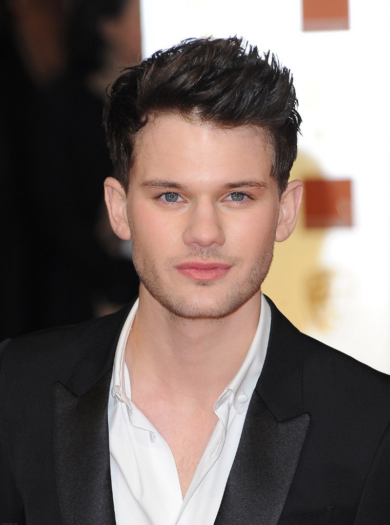 Jeremy Irvine photo #600459